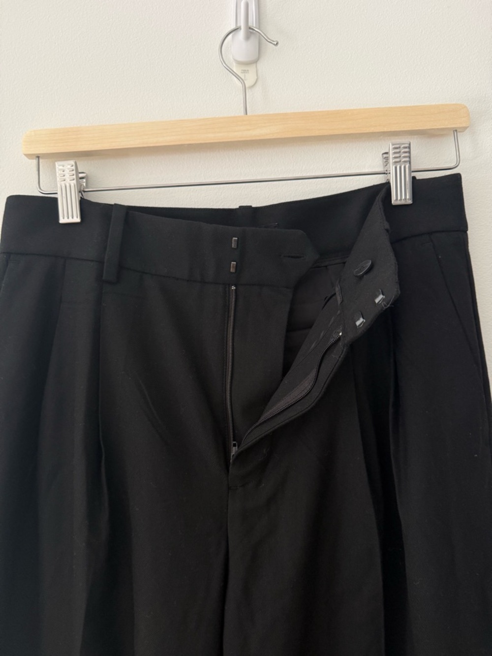 The Harlow Superwide-Leg Trouser in Brushed Twill - Picture 4 of 9
